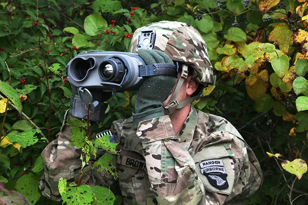 soldier using a range finder